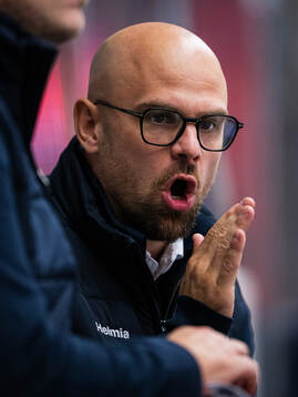 Karlskogas tränare Dennis Hall