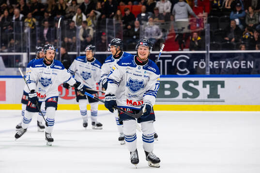 Karlskogas Åke Stakkestad jublar