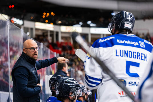 Karlskogas tränare Dennis Hall