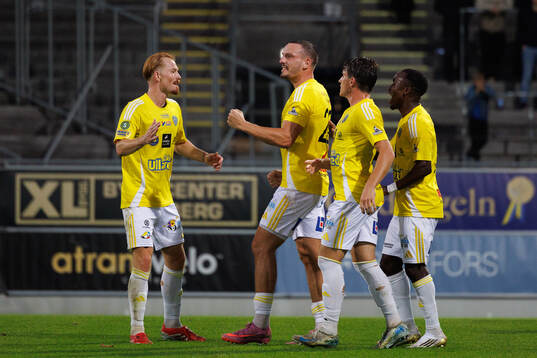 Falkenbergs Viktor Ekblom jublar