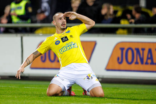 Falkenbergs Viktor Ekblom jublar