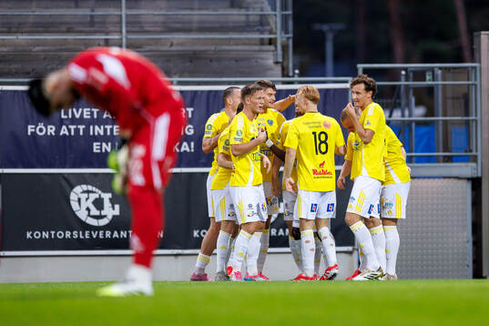 Falkenbergs spelare jublar