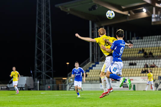 Falkenbergs Linus Borgström och GIF Sundsvalls Taiki