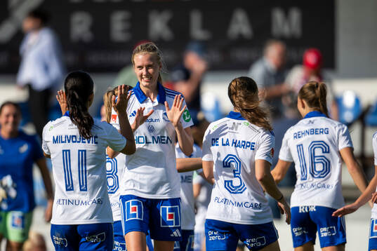 IFK Norrköpings Vesna Milivojevic och Ebba Handfast jublar