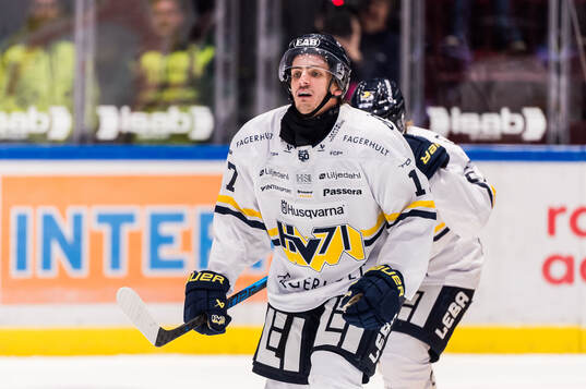 HV71s Isac Brännström jublar