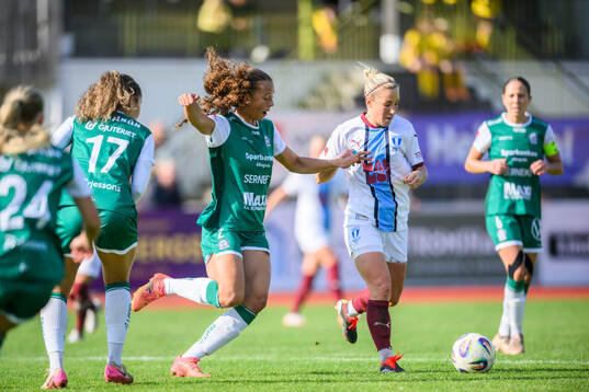 Alingsås Malva Larsson och Malmö FFs Mia Persson