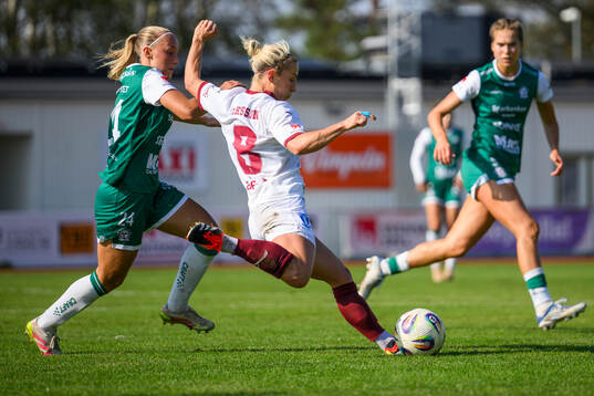 Alingsås Saga Fredgren och Malmö FFs Mia Persson