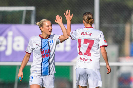 Malmö FFs Mia Persson och Karoline Olesen jublar