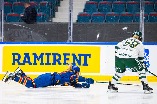 Djurgårdens Isabelle Leijonhielm och Färjestads Lene