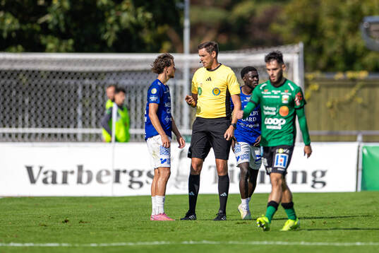Trelleborgs Altin Mehmeti och Domare Magnus Lindgren