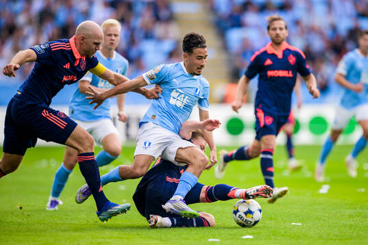 Djurgårdens Nino Zugelj och Malmö FFs Adrian Skogmar