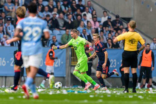 Malmö FFs Robin Olsen och Djurgårdens Jeppe Møldrup