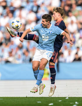 Djurgårdens Rasmus Schuller och Malmö FFs Lasse Berg