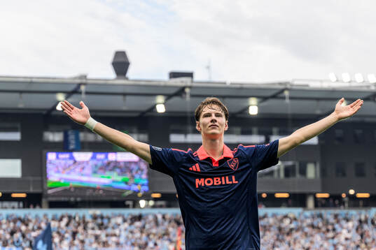 Djurgårdens August Priske Flyger jublar