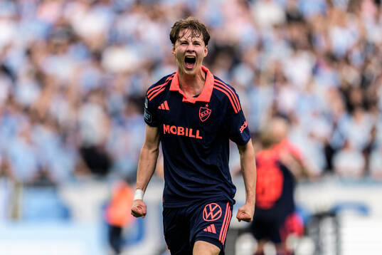 Djurgårdens August Priske Flyger jublar