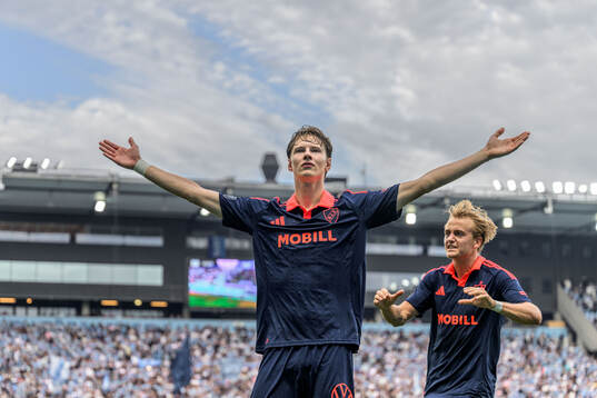 Djurgårdens August Priske Flyger jublar