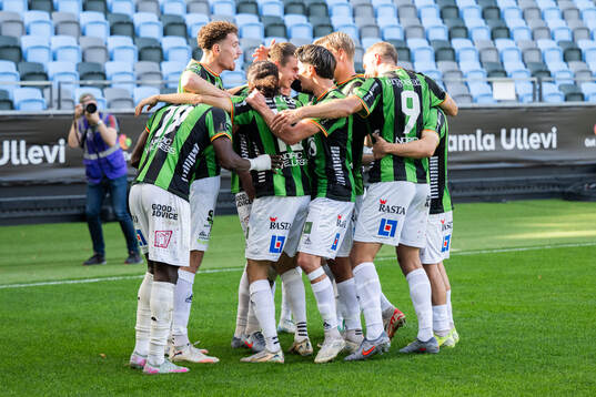 GAIS Robin Frej jublar med lagkamrater