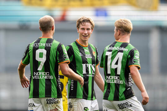 GAIS Gustav Lundgren, Robin Frej och Filip Gustafsson jublar