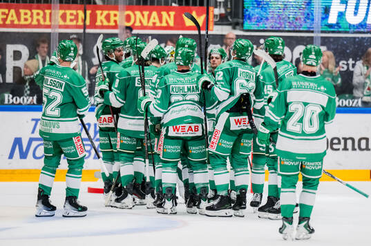 Rögles spelare jublar