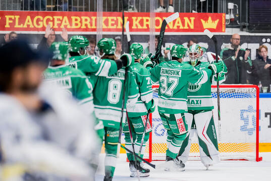 Rögles Albin Sundsvik och målvakt Christoffer Rifalk