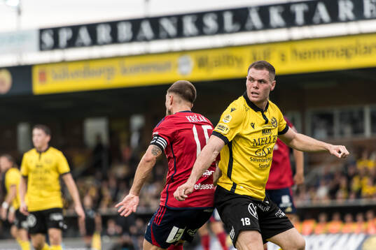 Östers Ivan Kricak och Mjällbys Jacob Bergström