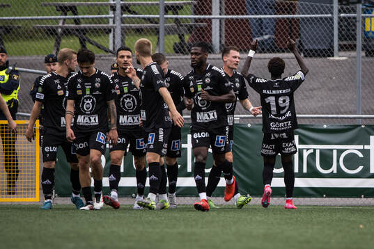 Örebros Blessing Asumang Dankwah jublar