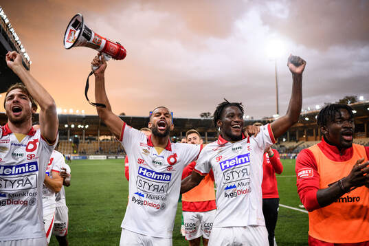 Degerfors Leon Hien och Philippe Ndinga Ossiabadjouo jublar