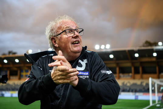 Degerfors lagledare Stig "Stisse" Ekman jublar