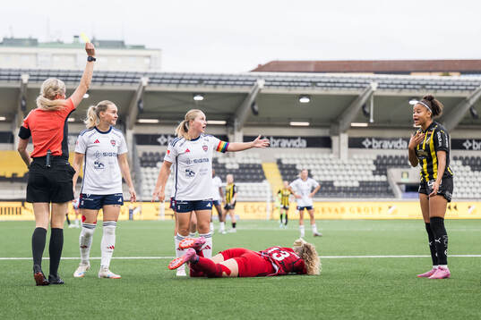 Domare Eva Svärdsudd och Rosengårds Emma Jansson, Hanna