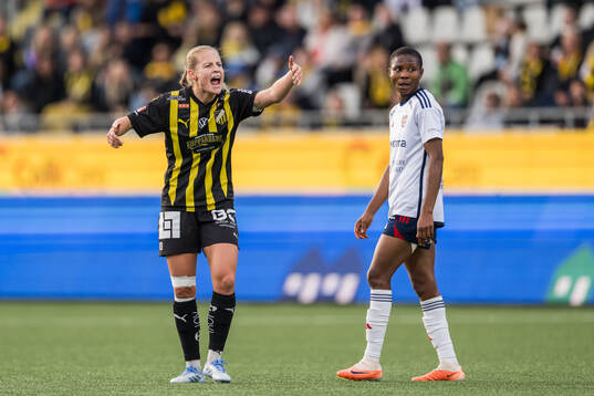 Häckens Anna Anvegård och Rosengårds Halimatu Ayinde