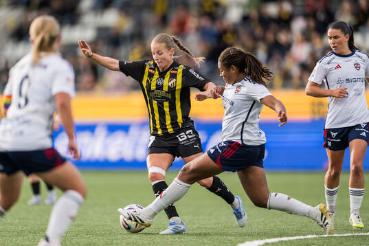 Häckens Anna Anvegård och Rosengårds Jo-Anne Agbor Tataw