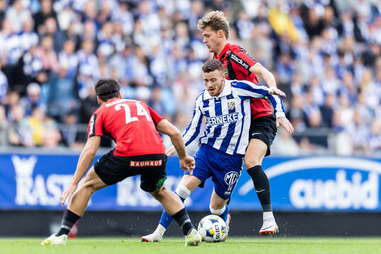 Brommapojkarnas Kevin Ackermann och Ezekiel Alladoh mot IFK