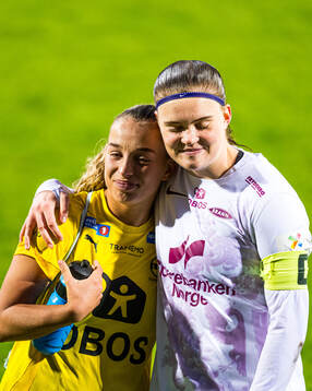 Rikke Bogetveit Nygard of LSK Kvinner and Signe Gaupset of
