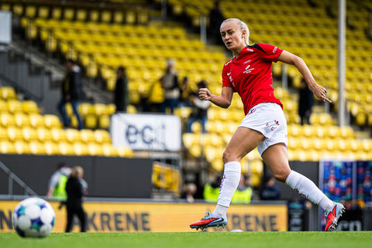 Lauren Alison Davidson of Brann warms up