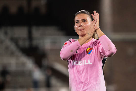 Djurgårdens målvakt Anna Aurora Koivunen jublar