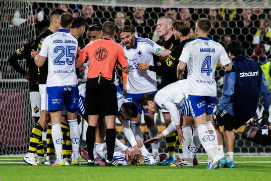 IFK Norrköpings Isak Andri Sigurgeirsson får vård