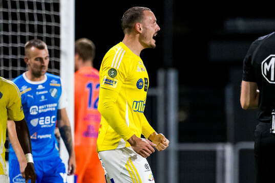 Falkenbergs Viktor Ekblom jublar