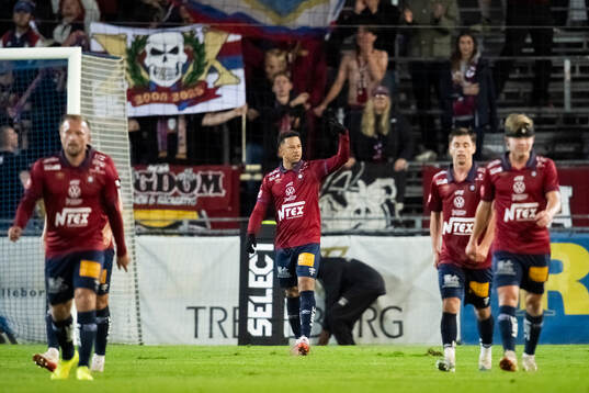 Örgrytes Tobias Sana jublar