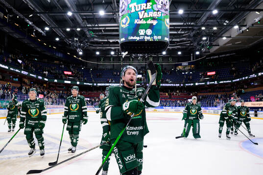 Färjestads Linus Johansson jublar