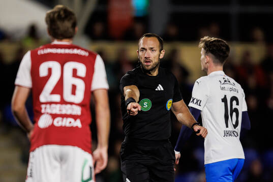 Domare Kaspar Sjöberg dömmer straff för Helsingborg