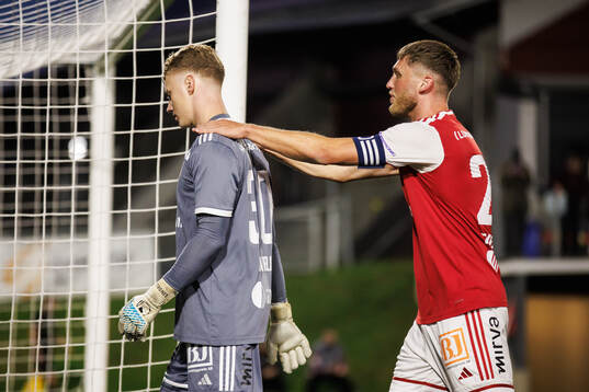 Sandvikens IFs målvakt Otto Lindell och Emil Engqvist