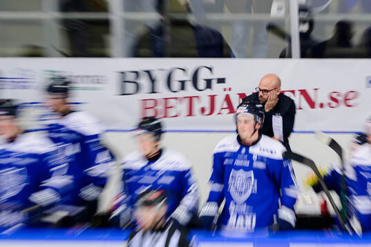 Karlskogas tränare Dennis Hall