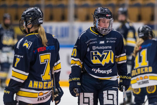HV71s Julia Nearis