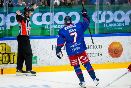 Oskarshamns Pontus Näsén jublar men domaren dömer bort