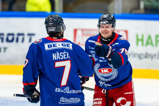 Oskarshamns Pontus Näsén jublar och Teemu Olavi Lepaus