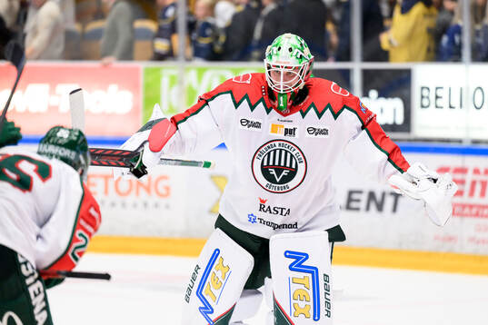 Frölundas målvakt Lars Johansson jublar