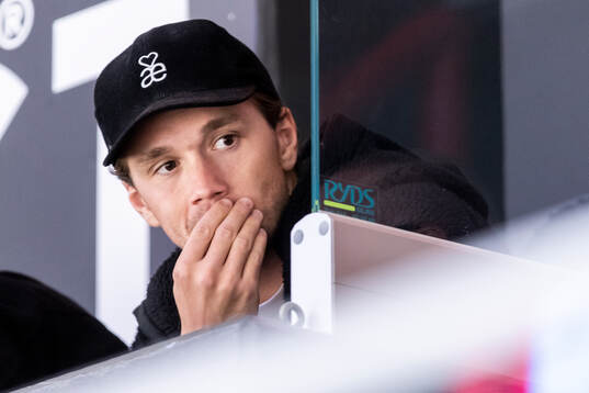 Örebros Filip Berglund på läktaren