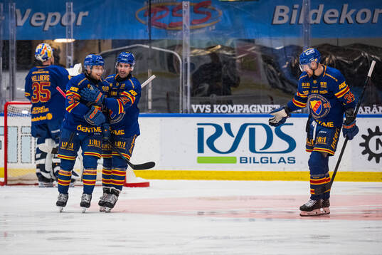 Djurgårdens Jesper Pettersson jublar med Joseph Laleggia
