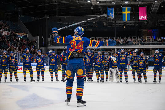 Djurgårdens Daniel Brodin jublar med lagkamrater