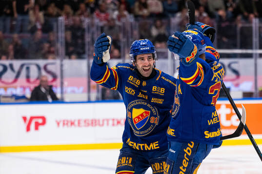 Djurgårdens Jesper Pettersson jublar med Daniel Brodin och